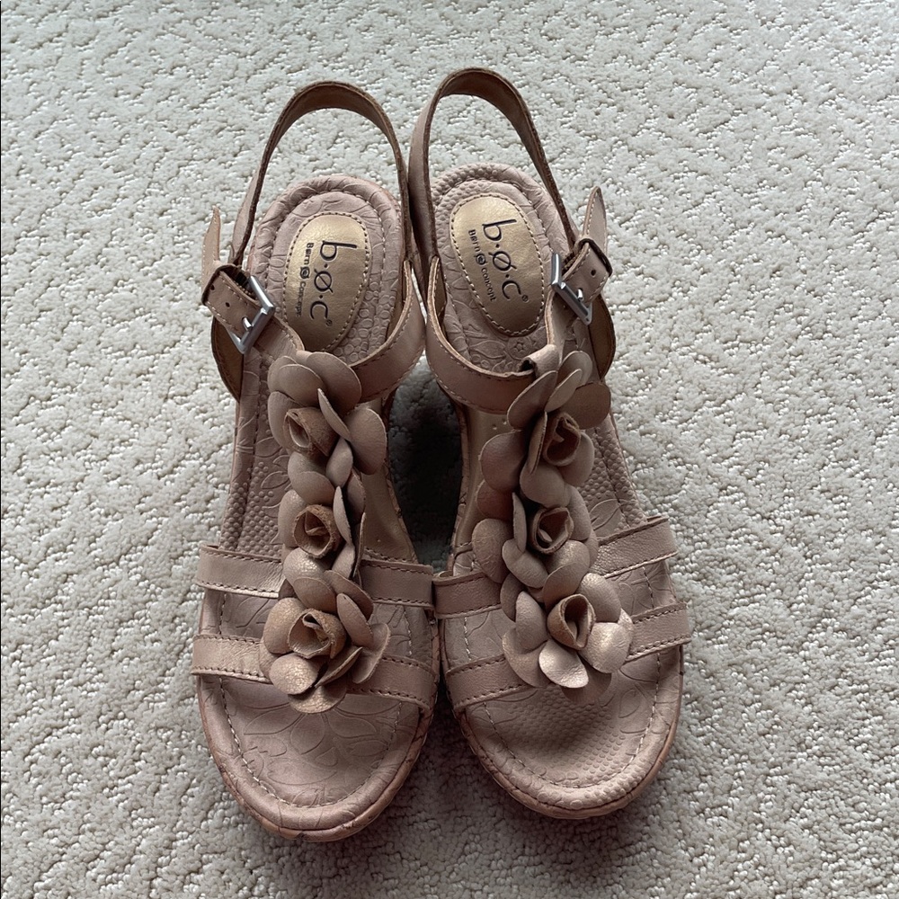 b.o.c. Women's Floral nude Beige Wedge Sandals size 8